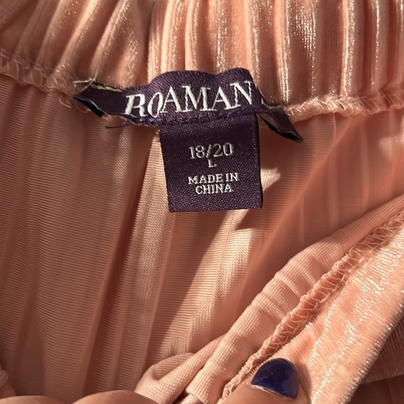 Velvet Blouse 🩷 - Picture 6 of 7